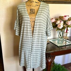 7th Ray sweater size small.